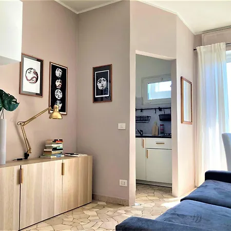 Apartment Bright With Balcony - Visconti 14 Milan