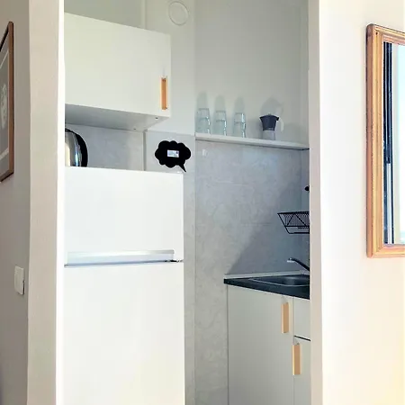 Bright With Balcony - Visconti 14 Apartament